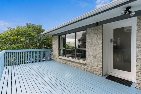 Photo of property in 2/8 Tusac Place, Totara Vale, Auckland, 0627