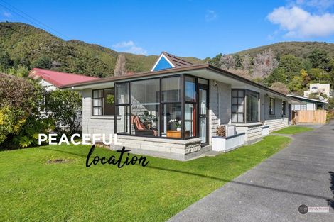 Photo of property in 42 Norton Park Avenue, Fairfield, Lower Hutt, 5011