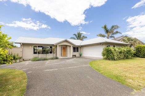 Photo of property in 2 Arthur Close, Clive, 4102