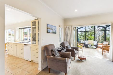 Photo of property in 43 Golf Road, Paraparaumu Beach, Paraparaumu, 5032