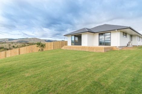 Photo of property in 35 Silicon Way, Fitzherbert, Palmerston North, 4410