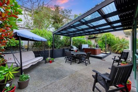 Photo of property in 2/8 Carrigans Close, Pinehill, Auckland, 0632