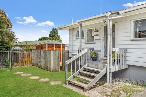 Photo of property in 3 Buisson Glade, West Harbour, Auckland, 0618