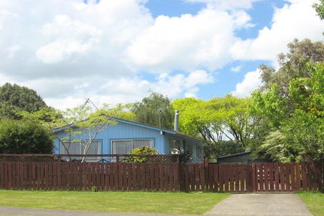 Photo of property in 15 Ewbank Place, Manurewa, Auckland, 2102