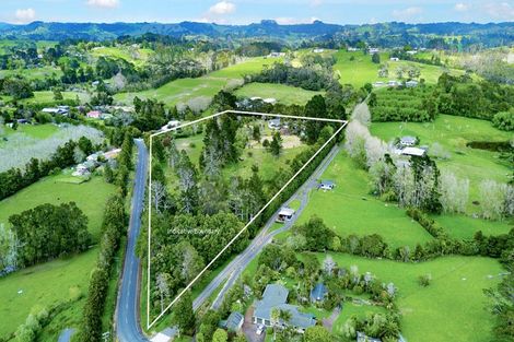 Photo of property in 112 Motu Road, Kumeu, 0891