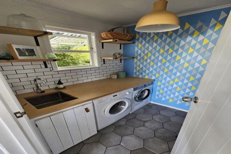 Photo of property in 5 Bayside Avenue, Te Atatu Peninsula, Auckland, 0610