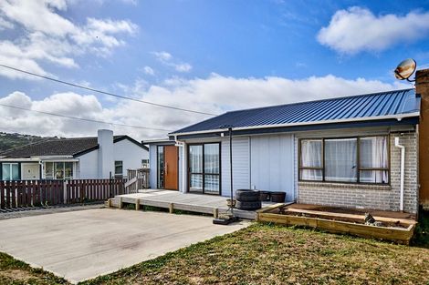 Photo of property in 37 Waiuta Street, Titahi Bay, Porirua, 5022