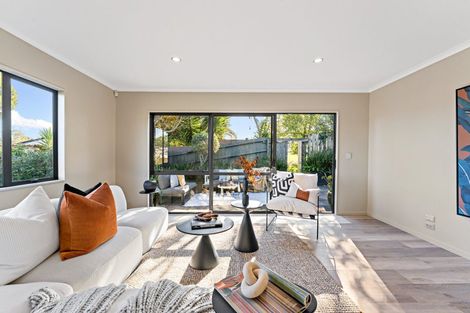 Photo of property in 18 Mckinley Road, Sunnyvale, Auckland, 0612