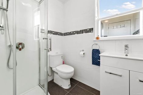 Photo of property in 87 Awaroa Road, Sunnyvale, Auckland, 0612