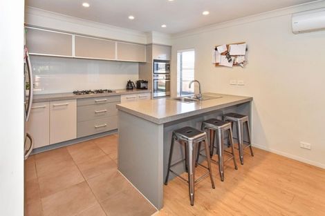 Photo of property in 8 Scotsmoor Drive, Wattle Downs, Auckland, 2103