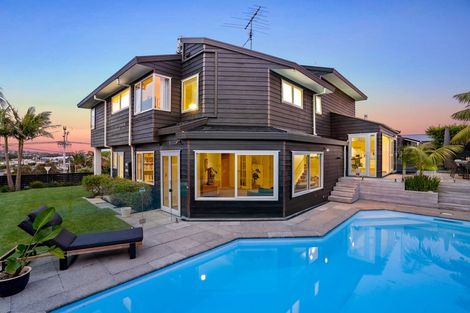 Photo of property in 556 Beach Road, Rothesay Bay, Auckland, 0630