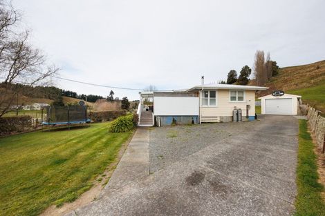 Photo of property in 69 Ongo Road, Hunterville, 4730