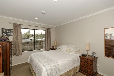 Photo of property in 10a Rena Place, West Harbour, Auckland, 0618