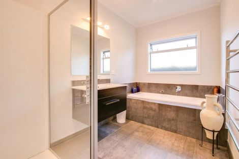 Photo of property in 16 Manganui Place, Te Awa, Napier, 4110