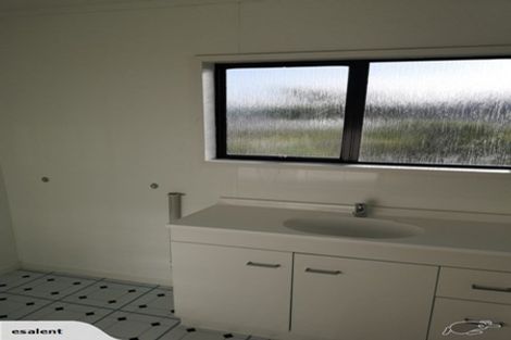 Photo of property in 5b Crispe Road, Clarks Beach, 2122