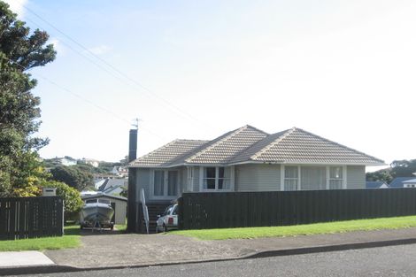 Photo of property in 9 Whanake Street, Titahi Bay, Porirua, 5022
