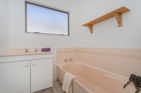 Photo of property in 15 Kawakawa Road, Whitianga, 3510