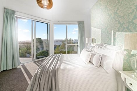 Photo of property in 19 Luxton Place, Mount Pleasant, Christchurch, 8081