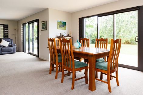 Photo of property in 10 Taumata Rise, Acacia Bay, 3385