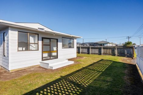 Photo of property in 1 Warren Street, Foxton Beach, Foxton, 4815