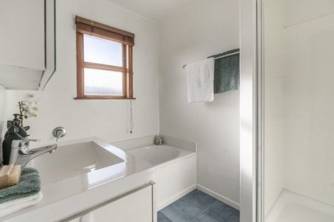 Photo of property in 115 Stanley Road, Glenfield, Auckland, 0629