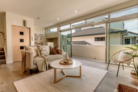 Photo of property in 2/35 Victoria Road, Mount Maunganui, 3116