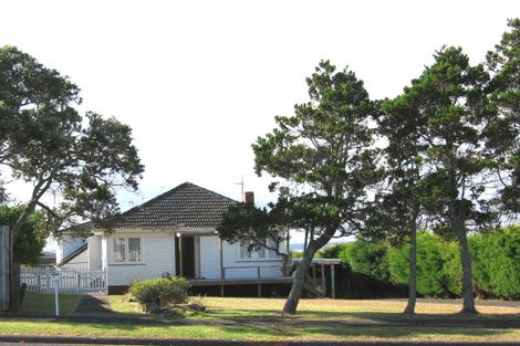 Photo of property in 95 Golf Road, New Lynn, Auckland, 0600