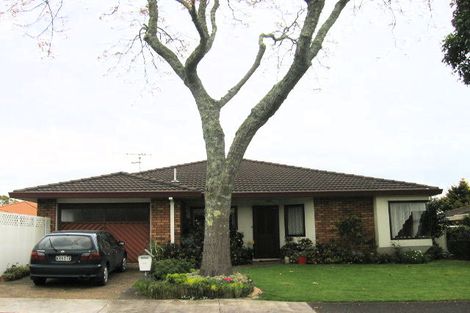 Photo of property in 2/2 Heron Avenue, Matua, Tauranga, 3110