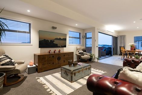 Photo of property in 18 Makura Drive, Papamoa Beach, Papamoa, 3118