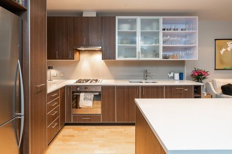 Photo of property in Patent 326 Apartments, 212s/326 Evans Bay Parade, Hataitai, Wellington, 6021