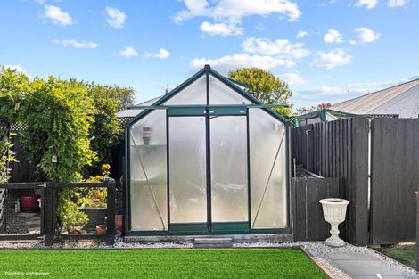 Photo of property in 15 Waratah Street, Avondale, Christchurch, 8061