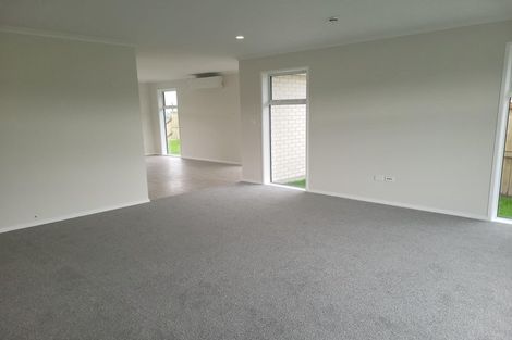 Photo of property in 21 Pukatea Crescent, Owhata, Rotorua, 3010