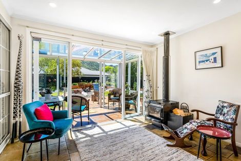 Photo of property in 9 Oak Street, Ebdentown, Upper Hutt, 5018