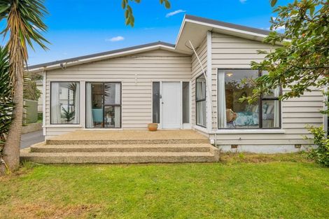 Photo of property in 94 Mana Esplanade, Paremata, Porirua, 5026