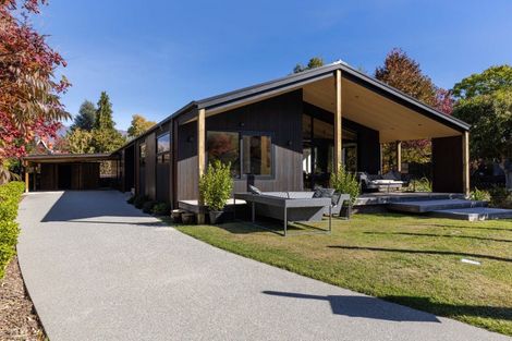 Photo of property in 10 Preston Drive, Arrowtown, 9302