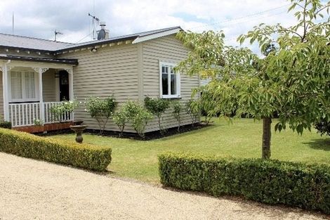 Photo of property in 27 Oxford Street, Fairfield, Hamilton, 3214