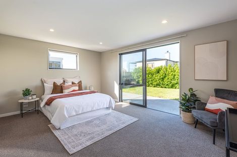 Photo of property in 2 Inverness Lane, Redcliffs, Christchurch, 8081