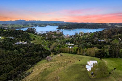 Photo of property in 28 Brick Bay Drive, Sandspit, Warkworth, 0982