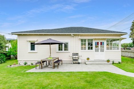 Photo of property in 13 Rauparaha Street, Waikanae Beach, Waikanae, 5036