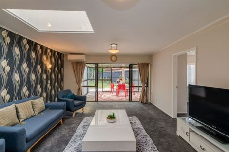 Photo of property in 77 Dunedin Street, Redwood, Christchurch, 8051