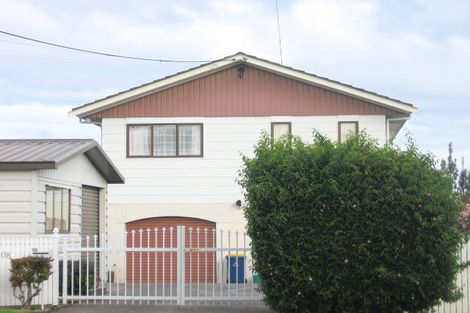 Photo of property in 108 Waimumu Road, Massey, Auckland, 0614