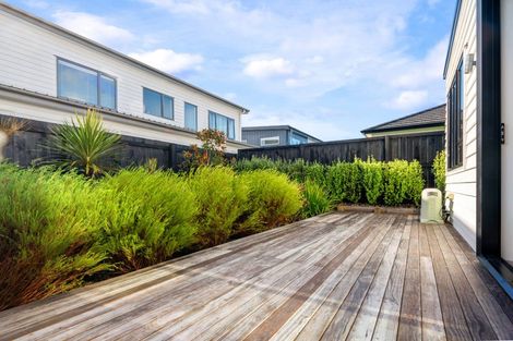 Photo of property in 21b Lumbarda Drive, Kumeu, 0810