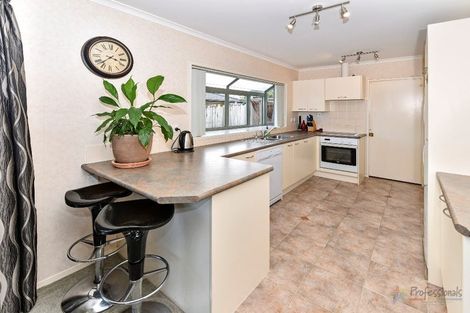 Photo of property in 4 Reremanu Place, Weymouth, Auckland, 2103