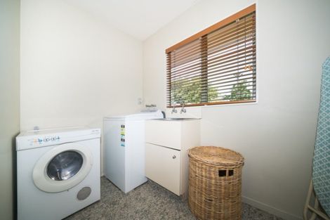 Photo of property in 5 Abby Road, Fitzherbert, Palmerston North, 4410