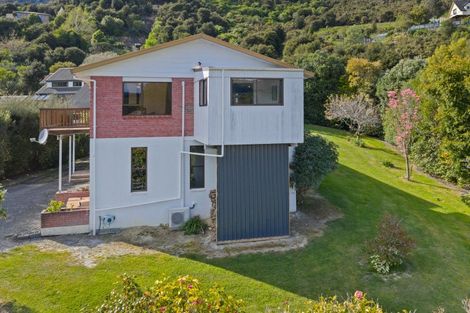 Photo of property in 6 Moana View Road, Waikawa, Picton, 7220