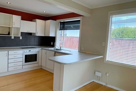 Photo of property in 18 Coniston Avenue, Te Atatu South, Auckland, 0610