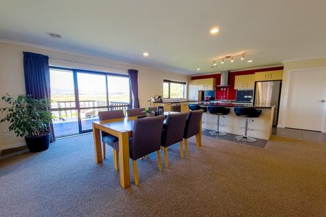 Photo of property in 12 Ron Place, Fitzherbert, Palmerston North, 4410