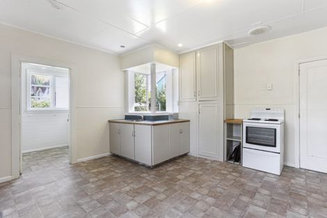 Photo of property in 84 Winters Road, Redwood, Christchurch, 8051