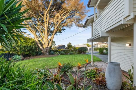 Photo of property in 8 Tiri Road, Milford, Auckland, 0620