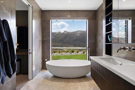 Photo of property in 136 Rosie Way, Glenorchy, 9372